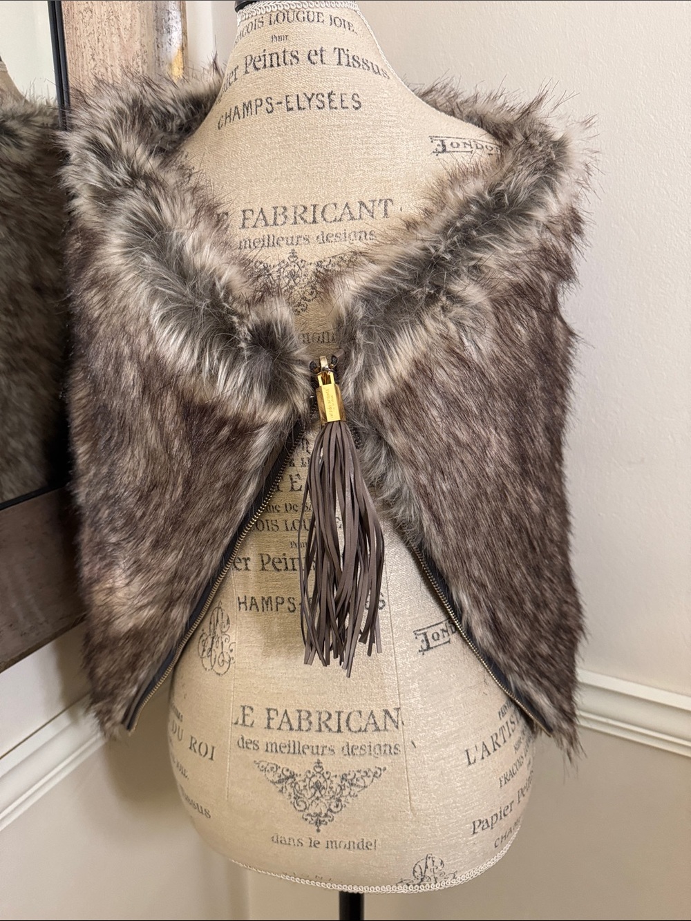henri bendel Brown Faux Fur & Cashmere Reversible Collar with Tassel Zip Pull - Picture 8 of 14